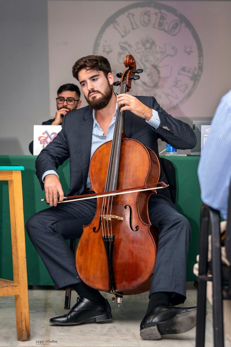 Lee más sobre el artículo Conferencia y actuación musical JAVIER LÓPEZ ESCALONA, violonchelista.