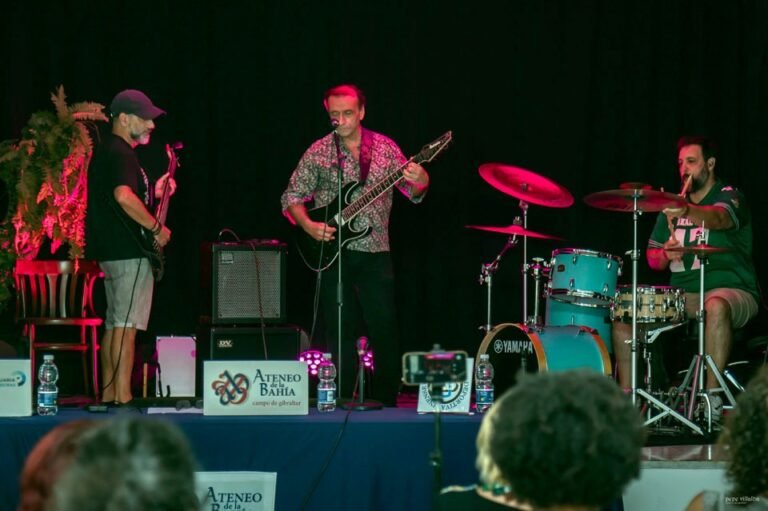 Mesa redonda musica rock 06