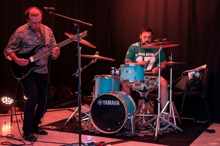 Mesa redonda musica rock 11