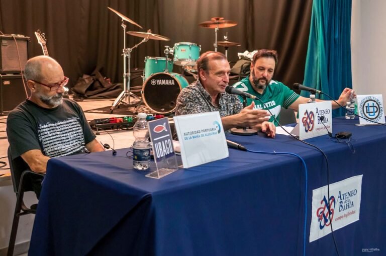 Mesa redonda musica rock 13