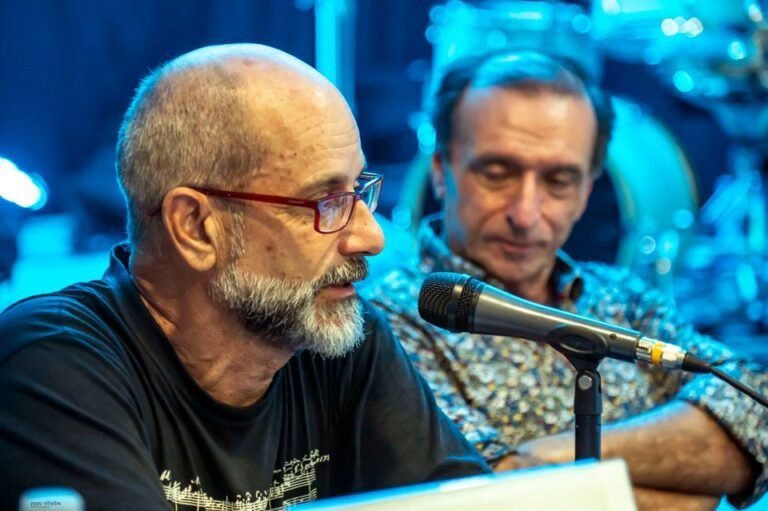 Mesa redonda musica rock 14